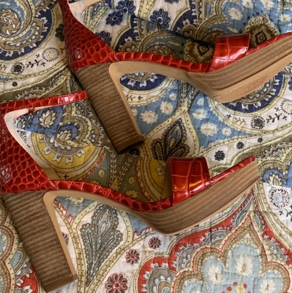 Vince Camuto Sathina Heels - Picture 5 of 12